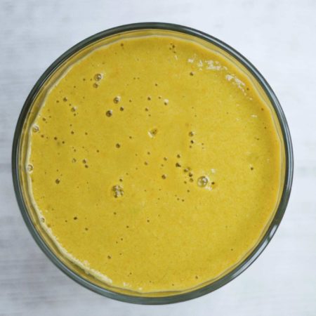 smoothie z mango imbirem i herbata matcha